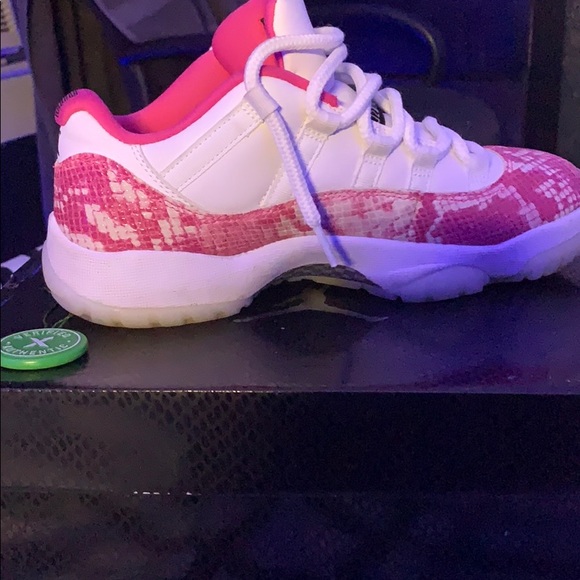Air Jordan 11 Retro Low - Picture 2 of 6